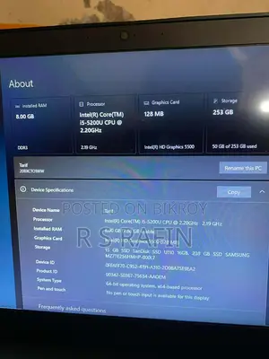 RAM : 8GB SSD : 256GB