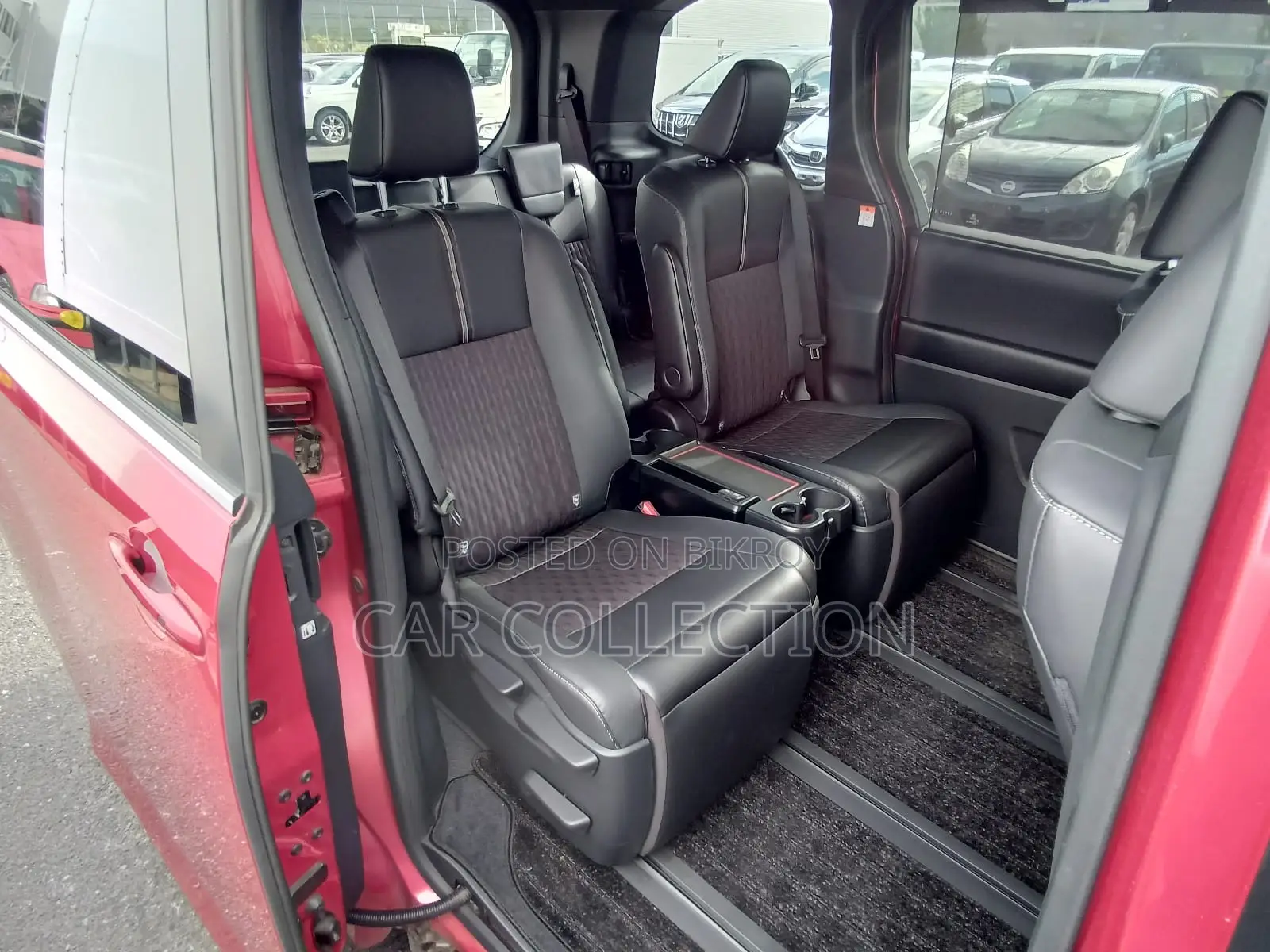 Toyota Noah S-Z, RED, G:- 5 2023