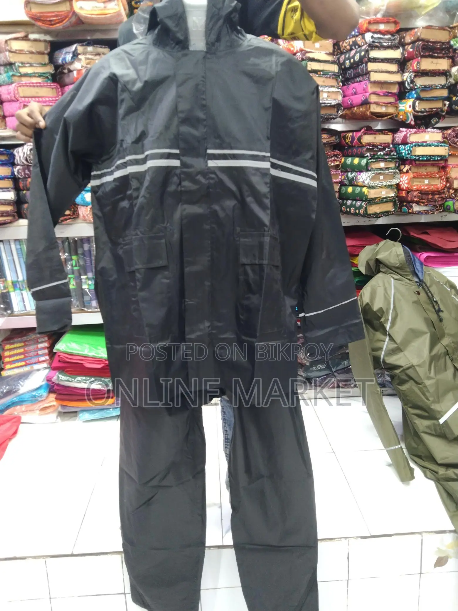 Raincoats sold directly from the factory with a 100% waterproof guarantee