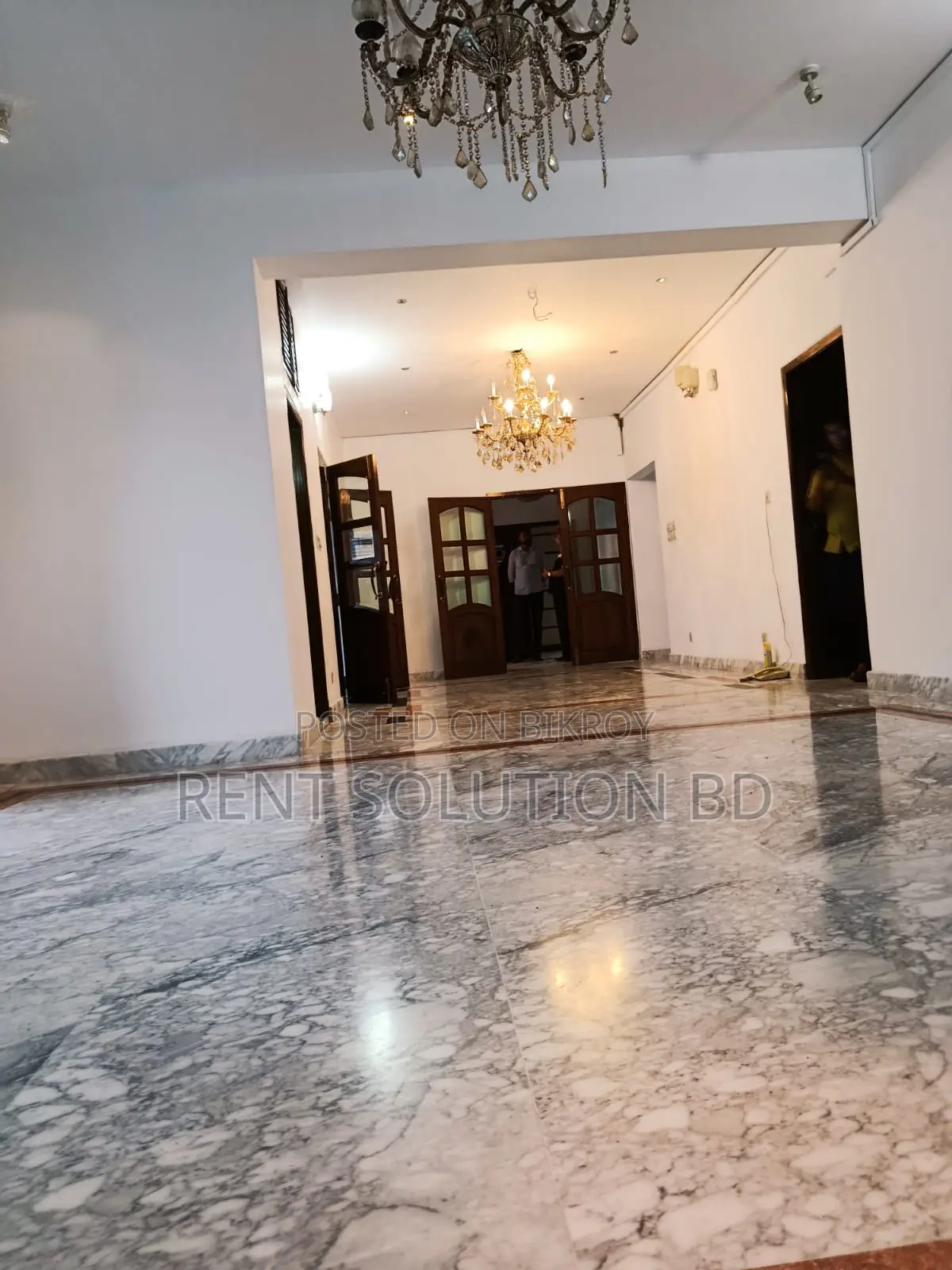 গুলশান ১-এ অ্যাটাচড বাথসহ ৪ বেডরুমের সুন্দর ফ্ল্যাট ভাড়া