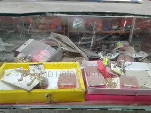 দোকানে মালামাল সহ র‍্যাক বিক্রয় হবে
