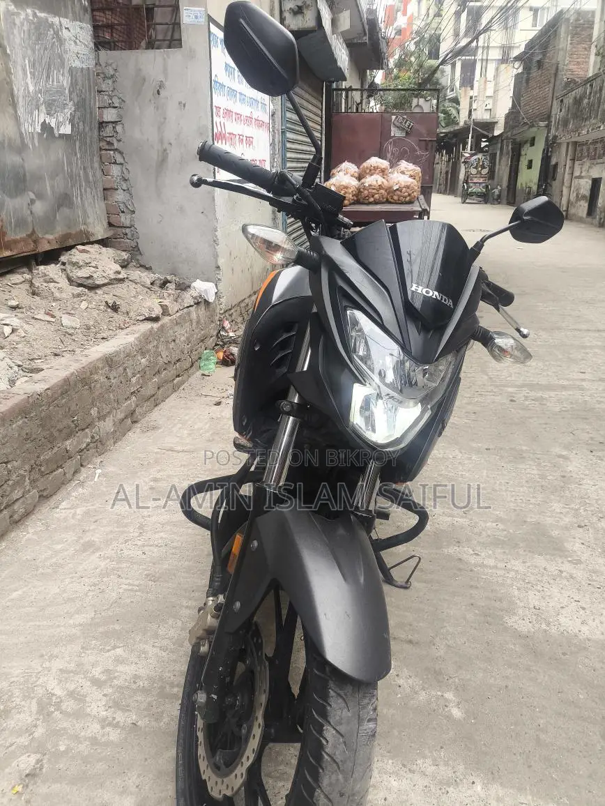 Honda Hornet . 2020