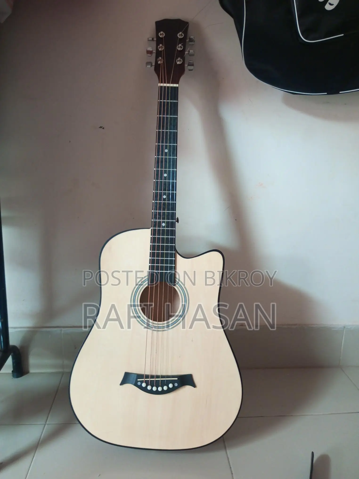 GUITAR FOR SALE
