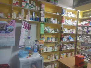 দোকানের সম্পুর্ন ডেকরেশন এবং আসবাব পত্র