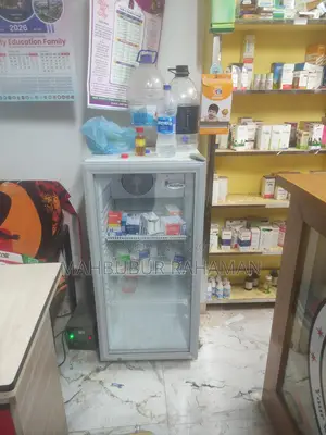 দোকানের সম্পুর্ন ডেকরেশন এবং আসবাব পত্র