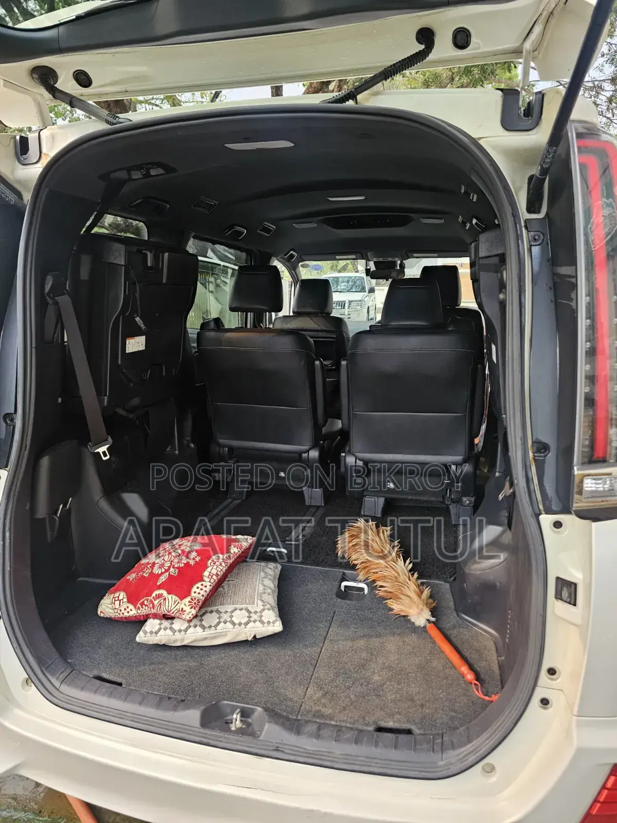 Toyota Noah 1.8 FWD Hybrid (7 Seater) 2018