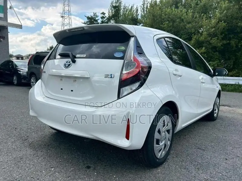 Toyota Aqua HYBRID 2021