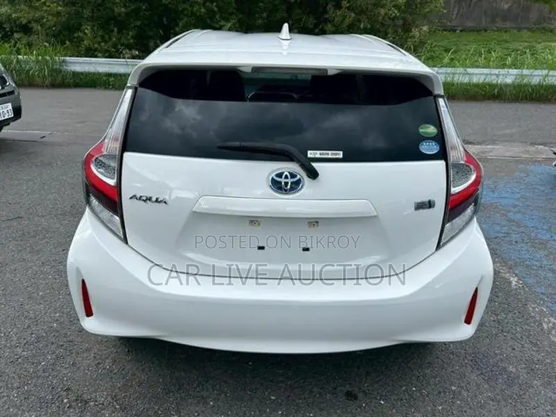 Toyota Aqua HYBRID 2021