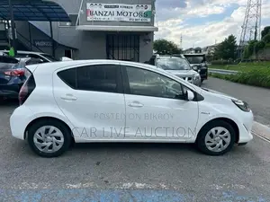 Toyota Aqua HYBRID 2021