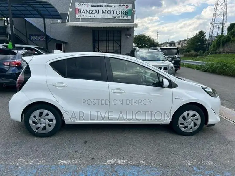 Toyota Aqua HYBRID 2021