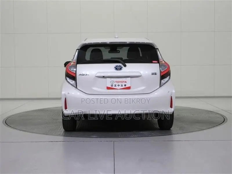 Toyota Aqua HYBRID 2021
