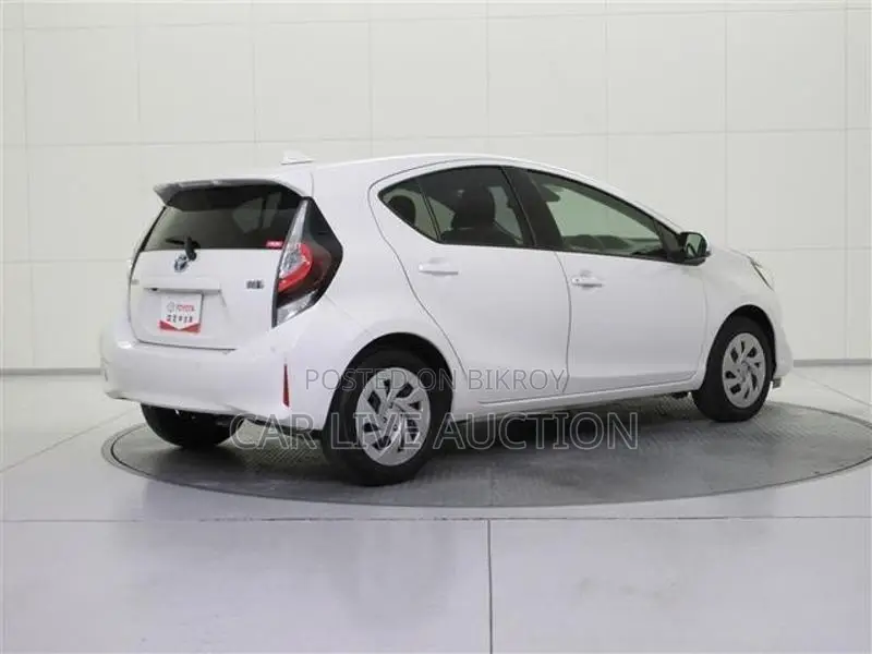 Toyota Aqua HYBRID 2021