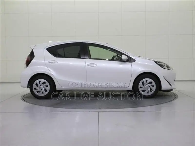 Toyota Aqua HYBRID 2021