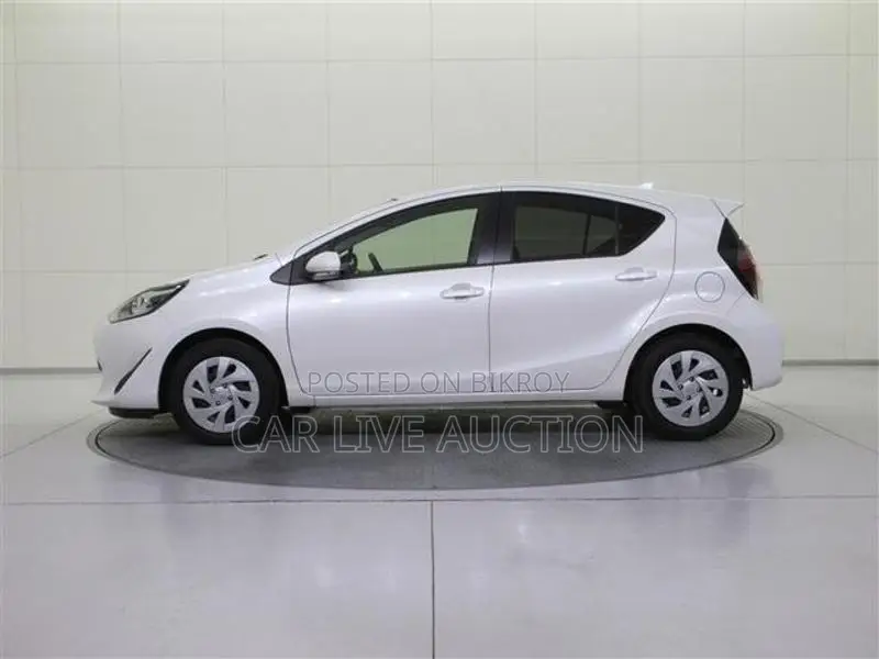 Toyota Aqua HYBRID 2021