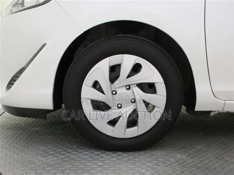 Toyota Aqua HYBRID 2021