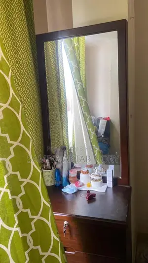 ড্রেসিং টেবিল