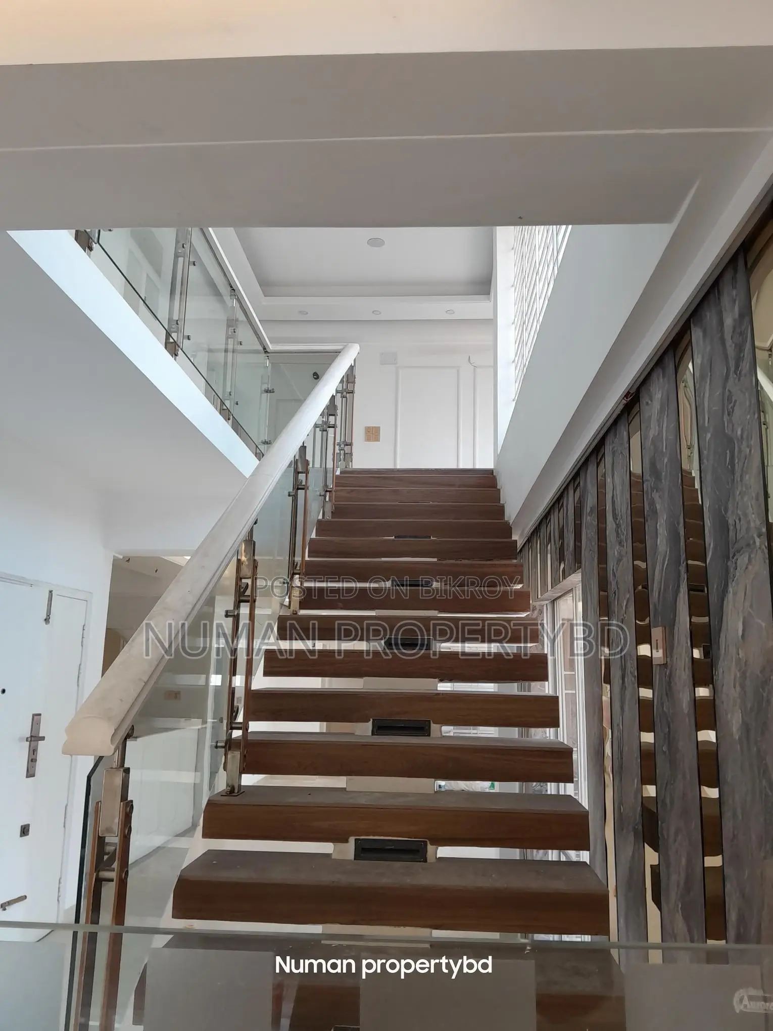 4300sq Semi Furnished Duplex 5-bedroom Flat Rent