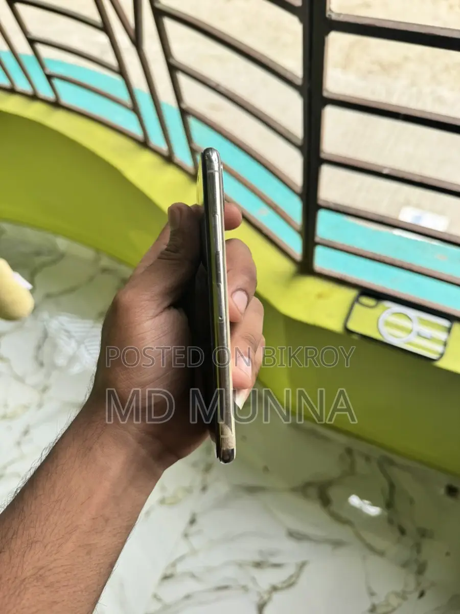 Apple iPhone X (Used)