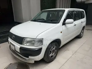 টয়োটা প্রবক্স ২০০৪ সাদা