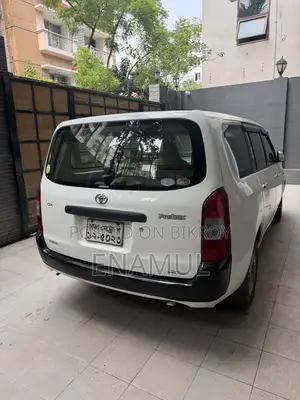 টয়োটা প্রোবক্স ২০০৪ সাদা
