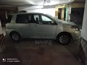 Toyota Raum 2004