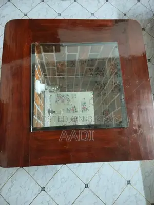 স্টাইলিশ উডেন গ্লাস টপ সেন্টার টেবিল – মজবুত ও আকর্ষণীয় ডিজাইন