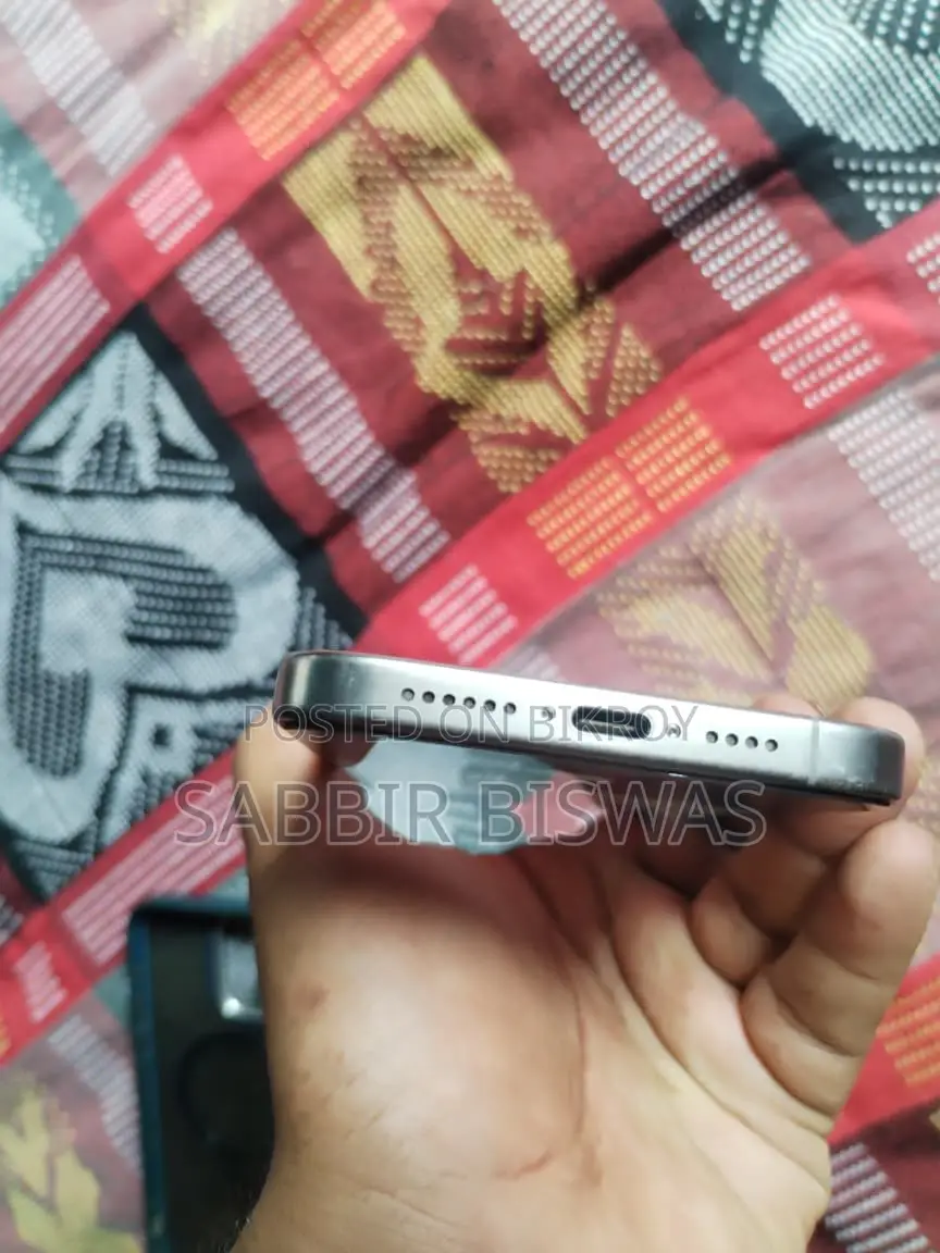 Apple iPhone 15 Pro Max Natural Titanium (Used)