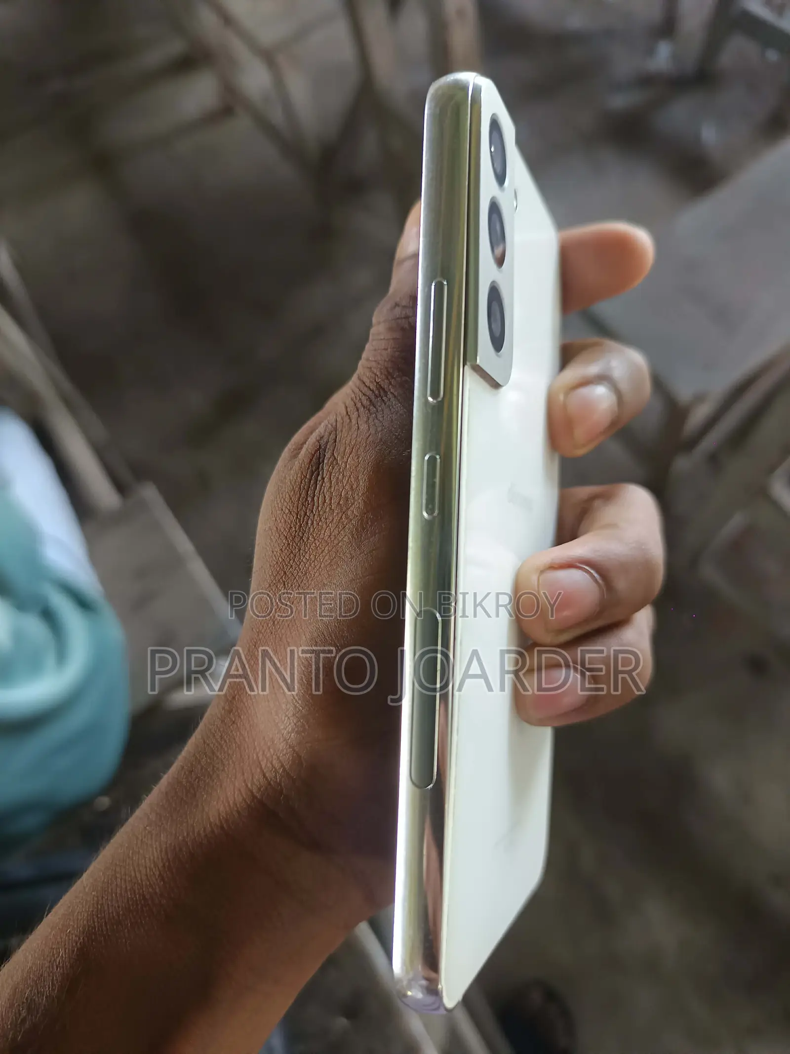 Samsung Galaxy S22 (Used)