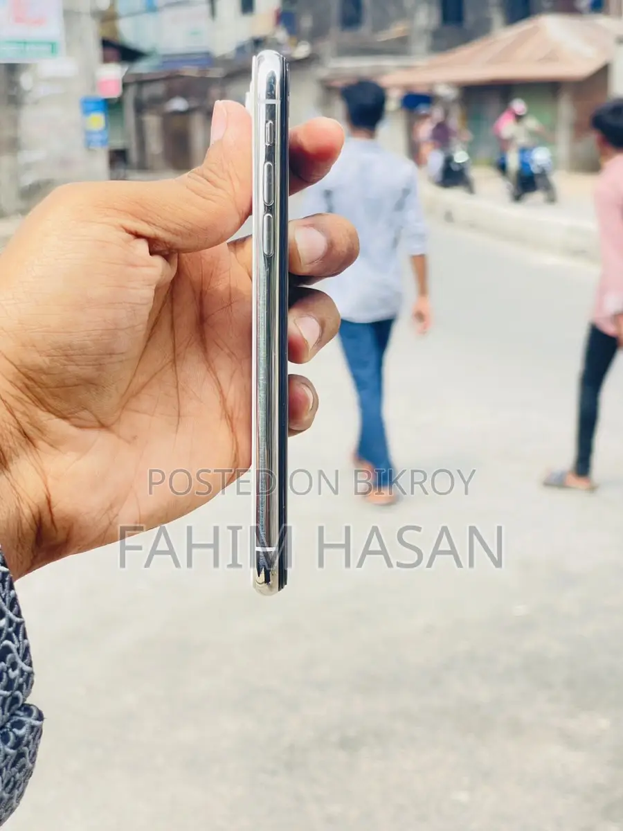 Apple iPhone X (Used)