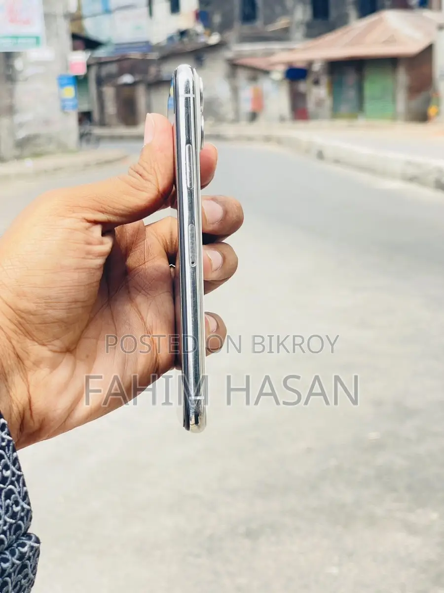 Apple iPhone X (Used)
