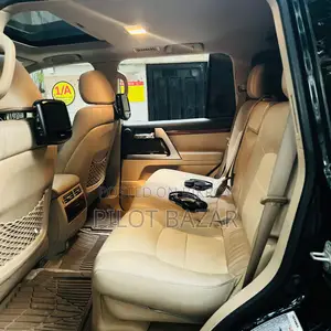 Toyota Land Cruiser V8 VX 2014