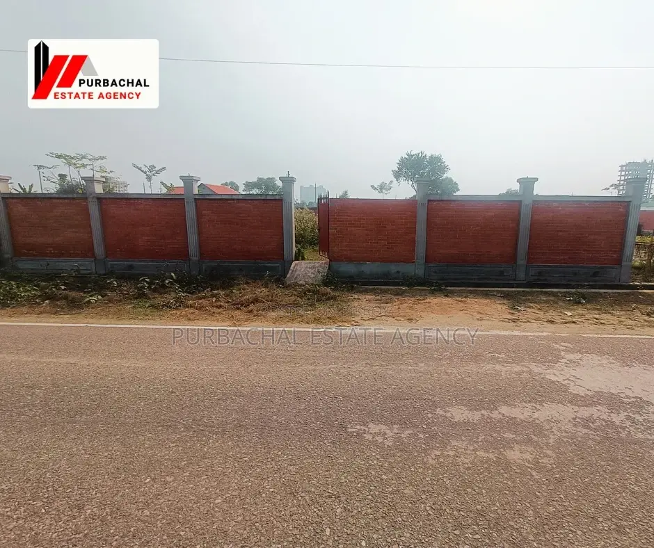 সেক্টর ১৪-এ ৭.৫ কাঠার দক্ষিণমুখী প্লট