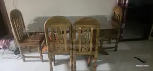 ডাইনিং টেবিল ও চেয়ার