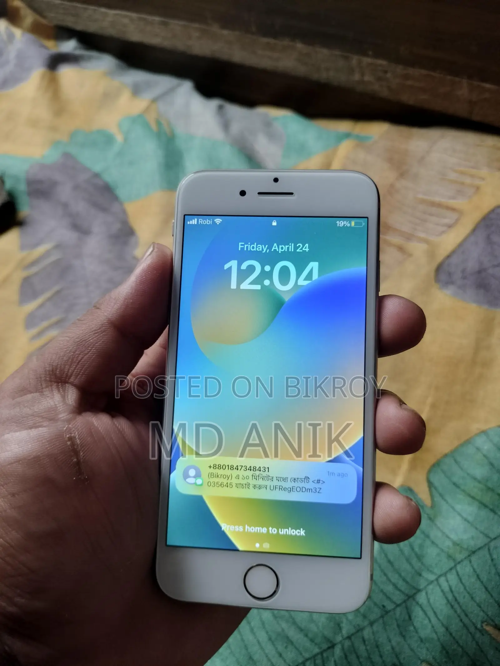 Apple iPhone 8 . (Used)