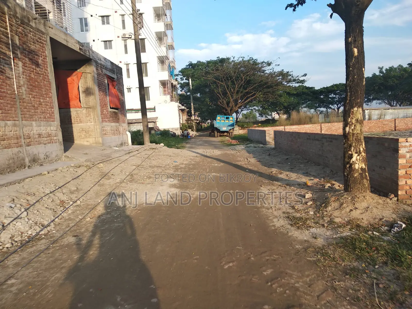 5-Katha South-facing plot for sale in J-Block with 16 No. Road