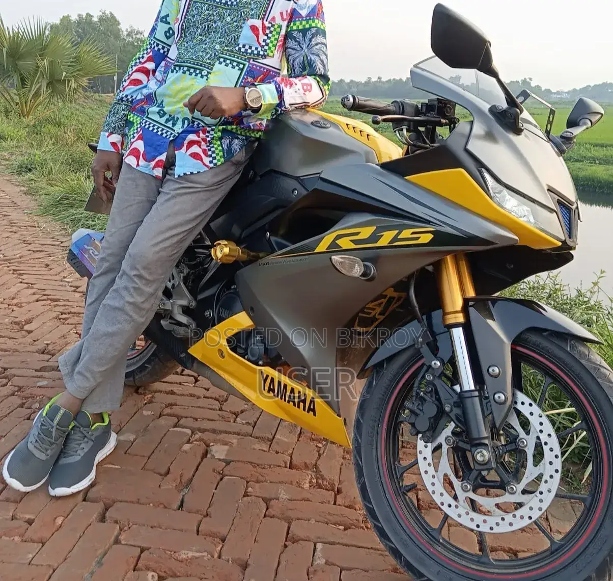 Yamaha R1 2019 Yellow