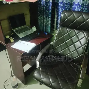 টেবিল চেয়ার এবং খাট বিক্রি করা হবে