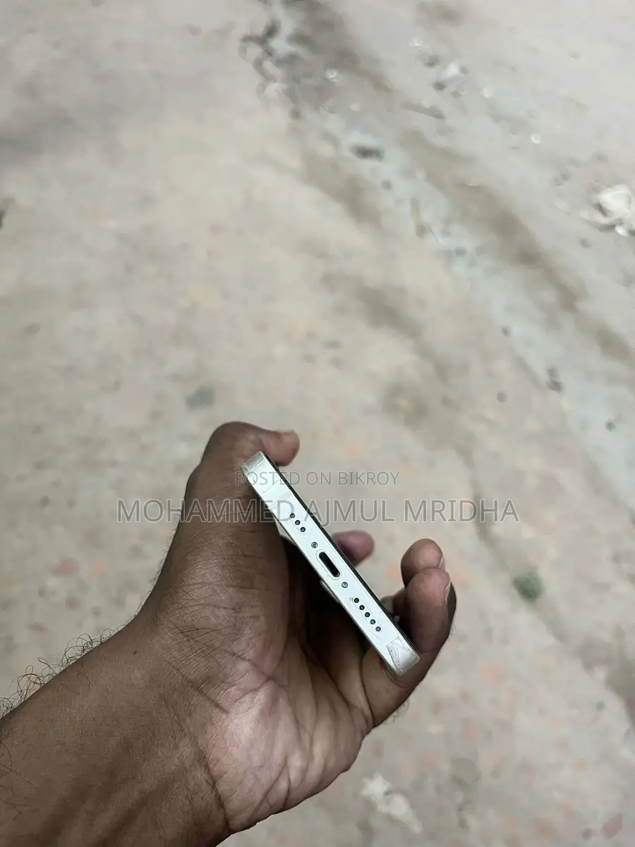 Apple iPhone 13 (Used)