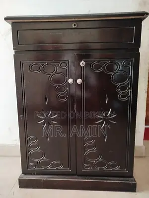 ১ টি সেগুনের ড্রেসিং টেবিল ও উক কাঠের সু-র‍্যাক