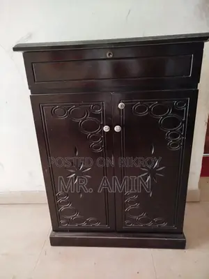 ১ টি সেগুনের ড্রেসিং টেবিল ও উক কাঠের সু-র‍্যাক