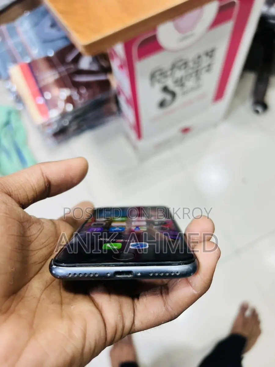 Apple iPhone 8 (Used)