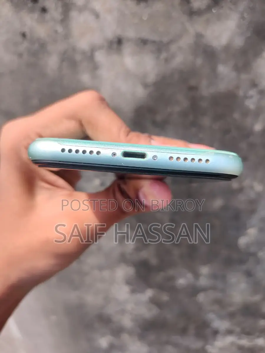 Apple iPhone 11 . (Used)