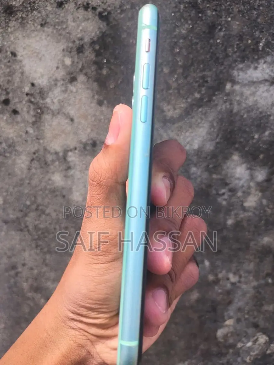 Apple iPhone 11 . (Used)