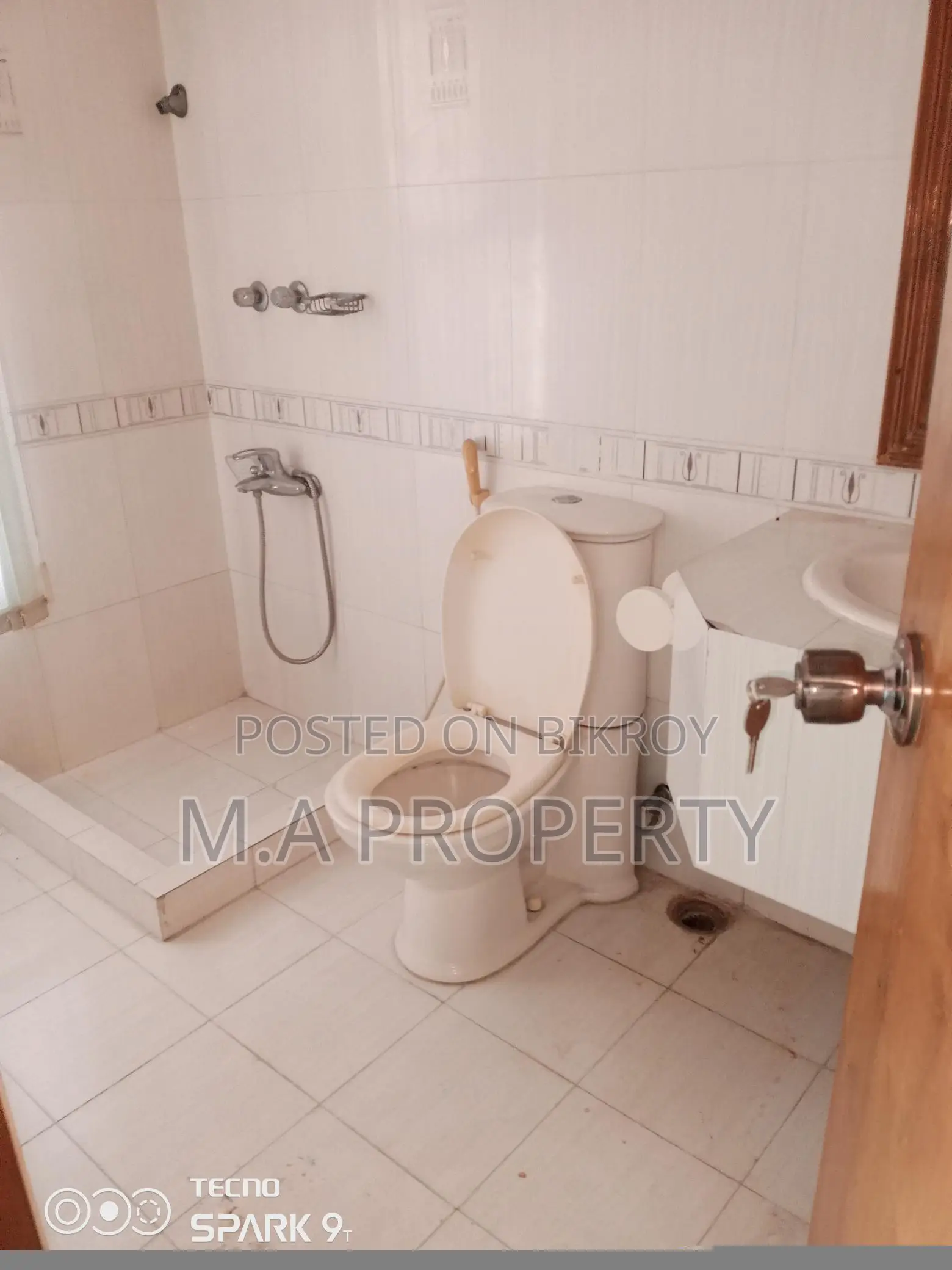 2300 SFT 3 ROOMS OFFICE APARTMENT RENT IN GULSHAN 2