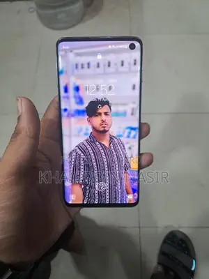 Samsung Galaxy S10 . (Used)