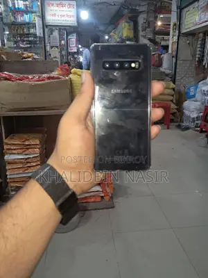 Samsung Galaxy S10 . (Used)