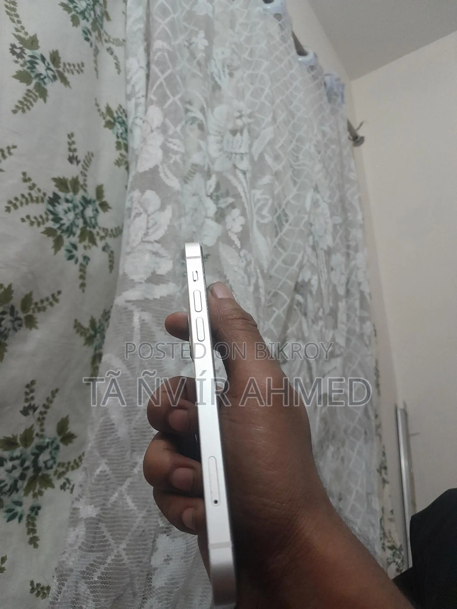 Apple iPhone 12 (Used)