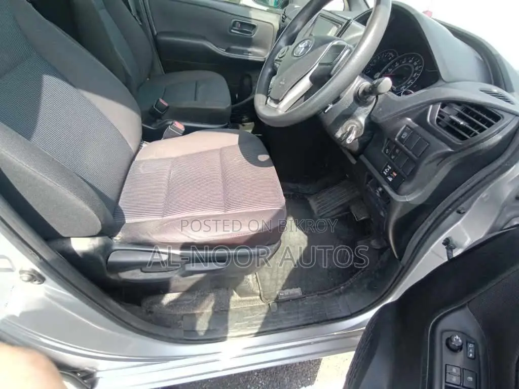 Toyota Noah Non hybrid 2021