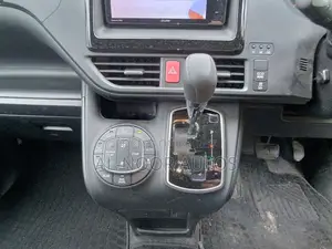 Toyota Noah Non hybrid 2021