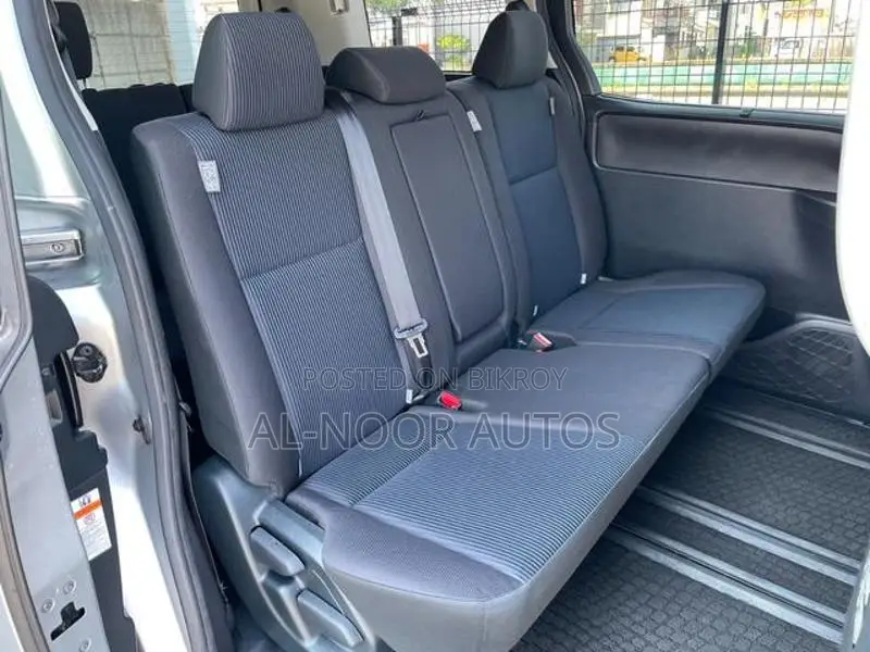 Toyota Noah Non hybrid 2021